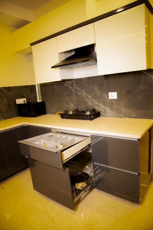 Lime Tree Luxury Studio - Service Apartment Near Artemis Hospital ,Gurgaon Bagian luar foto